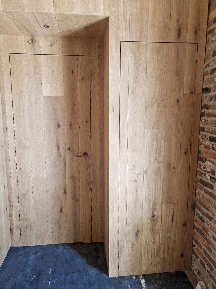 Houten deur met TKZ onzichtbare scharnieren